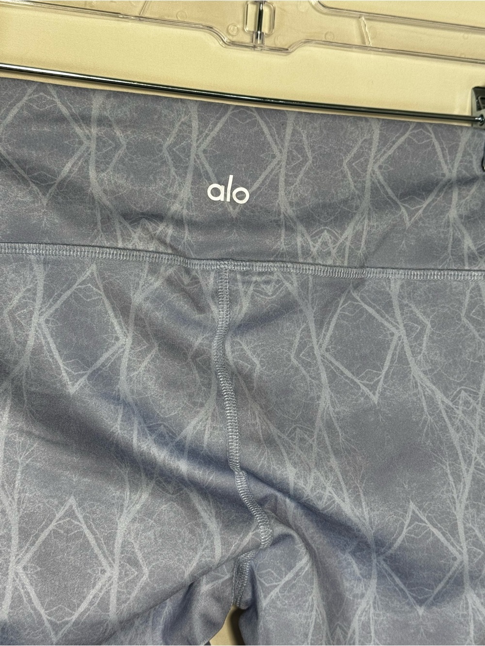 NWOT Alo Yoga Tree Lace Sky Geometric Chevron Leggings Size XS - Picture 2 of 12